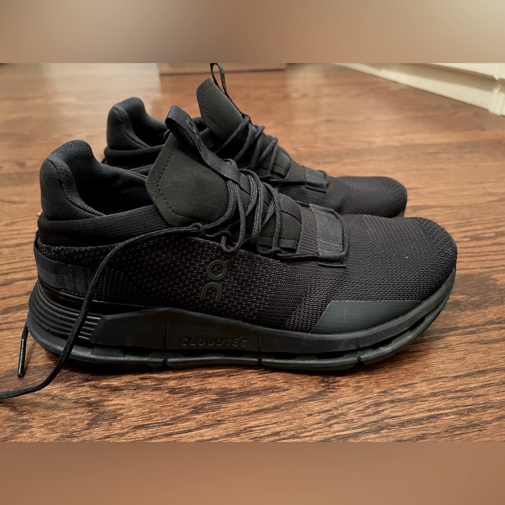 OnCloud Black Sneaker 9.5 Excellent condition